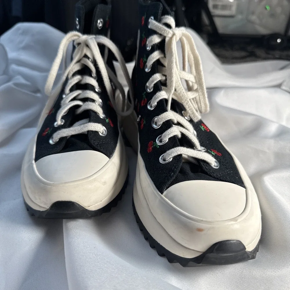 Converse Run Star Hike Men 8 Women 9.5 Platform Cherry Embroidered High A08113C